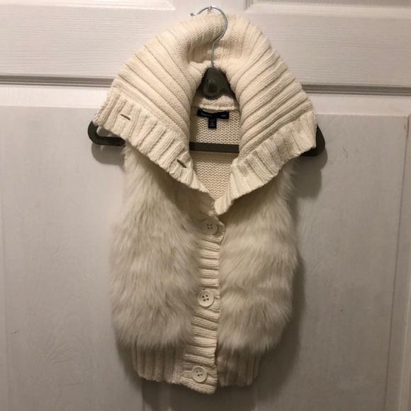 Girl’s Gap faux fur vest - Picture 1 of 2